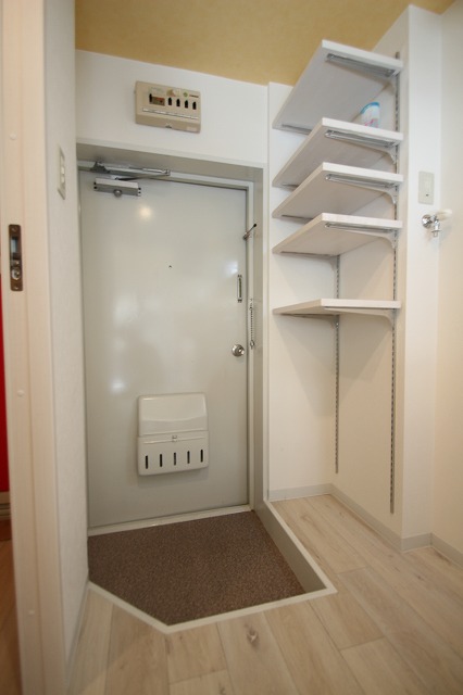 玄関　同物件別号室のものです。