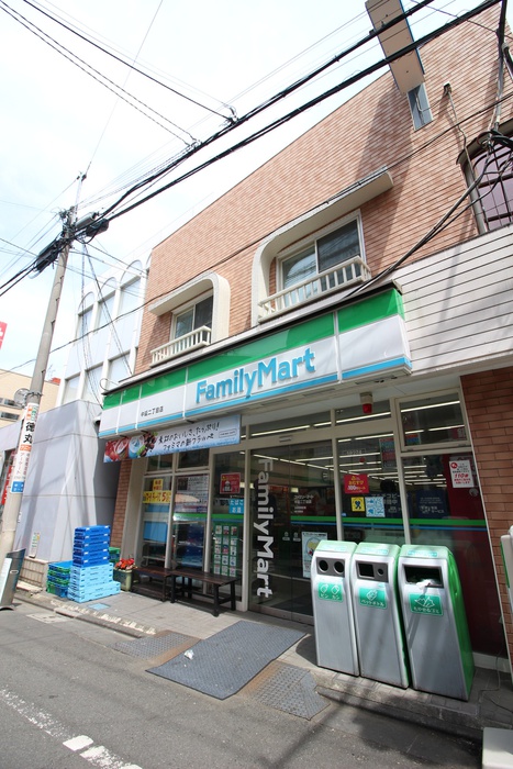 コンビニ　ファミリーマート中延2丁目店（コンビニ）まで145m