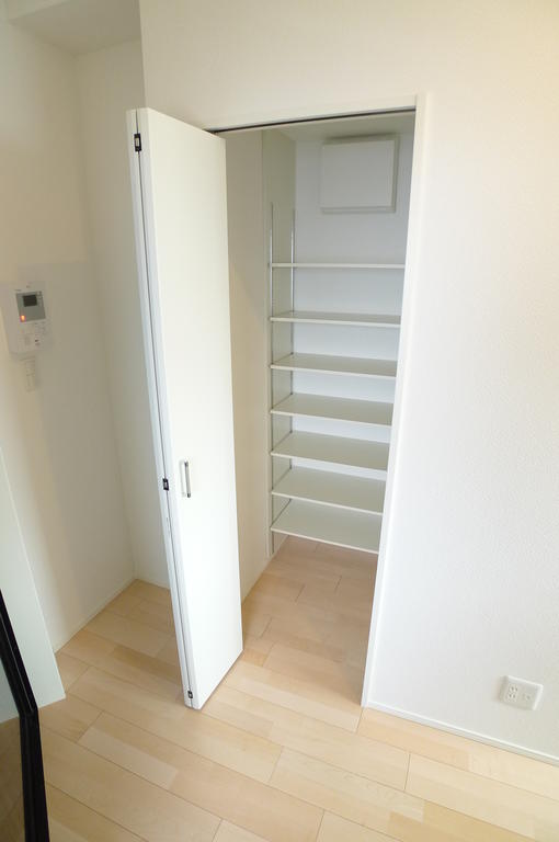 玄関　（写真は同タイプ）