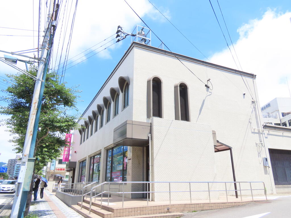 銀行　十八親和銀行道の尾支店（銀行）まで354m