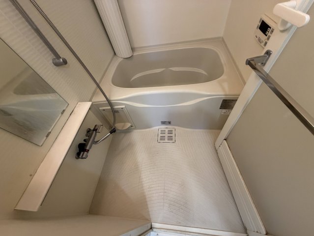 バス・シャワールーム　コンパクトで使いやすいお風呂です