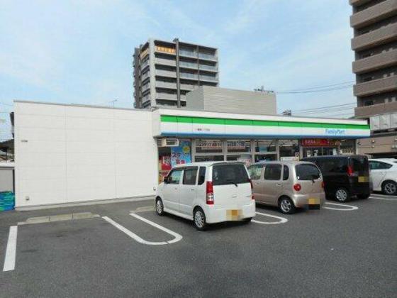 コンビニ　ファミリーマート八幡東二丁目店（コンビニ）まで395m