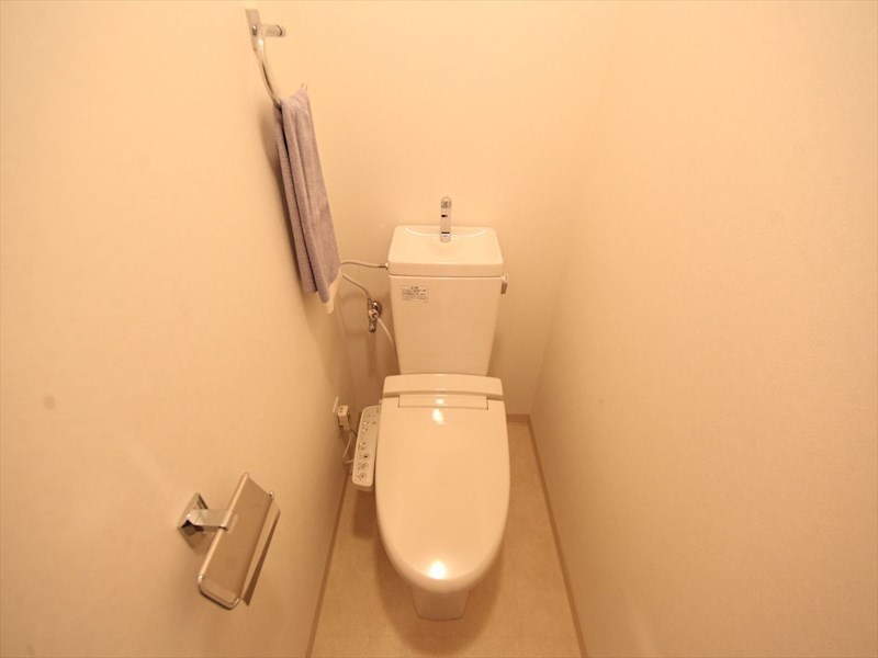 トイレ　温水洗浄便座付トイレ　バストイレ別