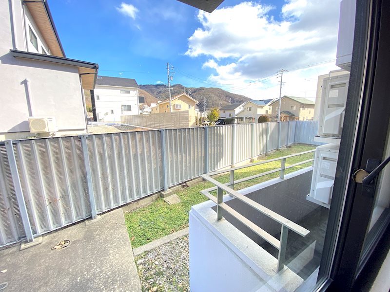 バルコニー　写真は101号室です（参考）