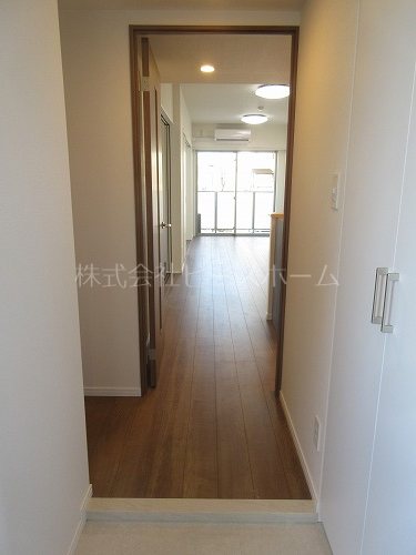 玄関　※別号室参考写真