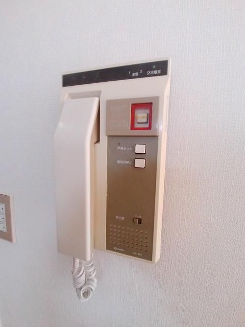 セキュリティ　★安心のインターホン付き★