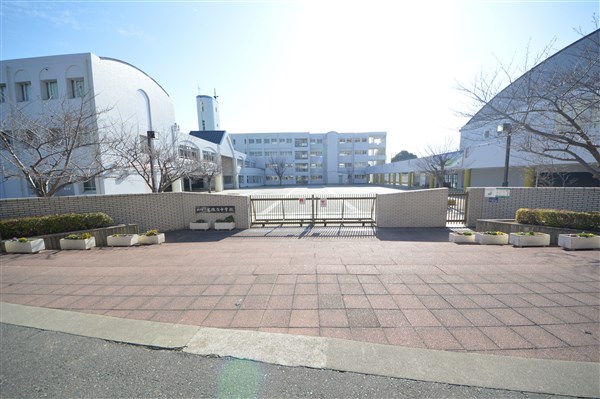 中学校　神戸市立星陵台中学校（中学校）まで493m