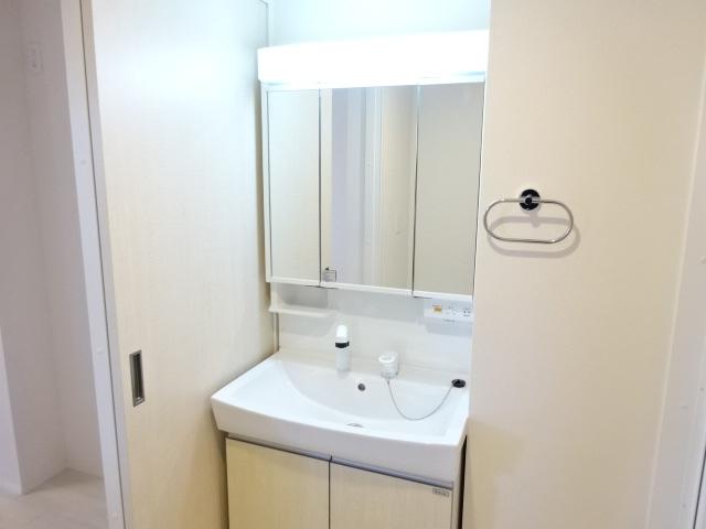 洗面設備　三面鏡洗髪洗面化粧台