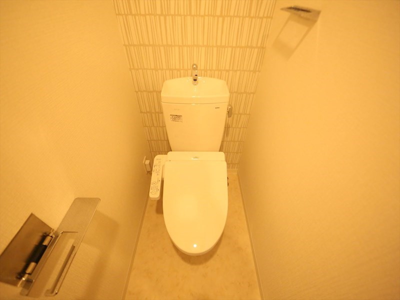 トイレ　温水洗浄暖房便座付トイレ