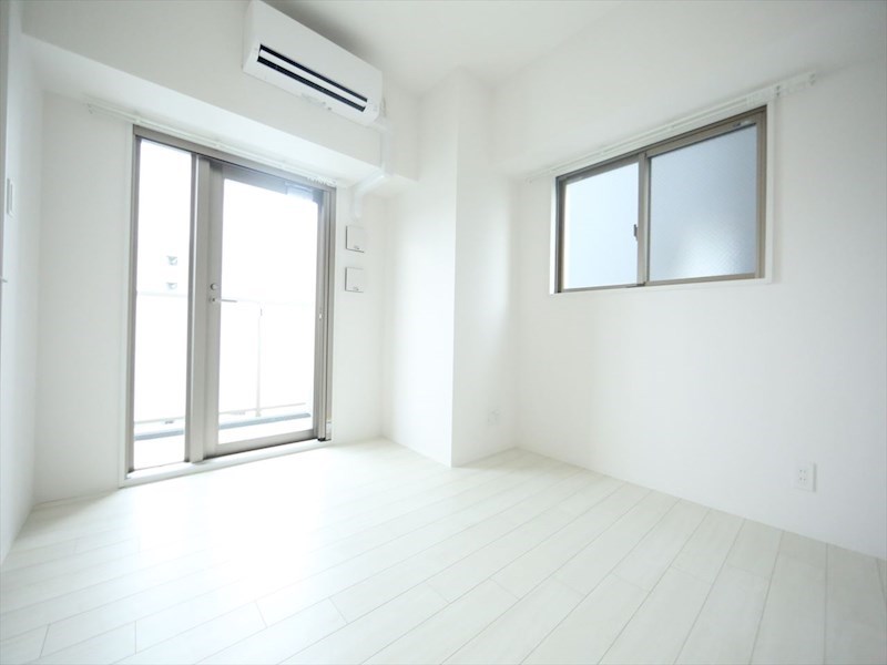 バルコニー　洋室6帖　2面採光　エアコン完備　バルコニー