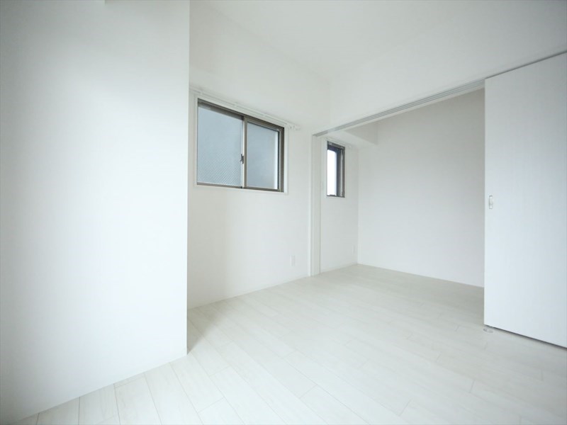 居室・リビング　洋室6帖　洋室2.1帖　つなげても仕切っても使えます