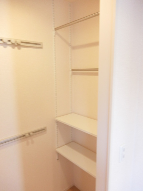 収納　写真は同マンション別部屋