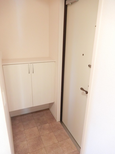 玄関　写真は同マンション別部屋