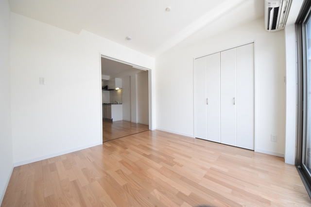 その他部屋・スペース　明るい居室　エアコン2基