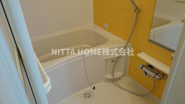 バス・シャワールーム　追い焚きや浴室乾燥機付きです＊