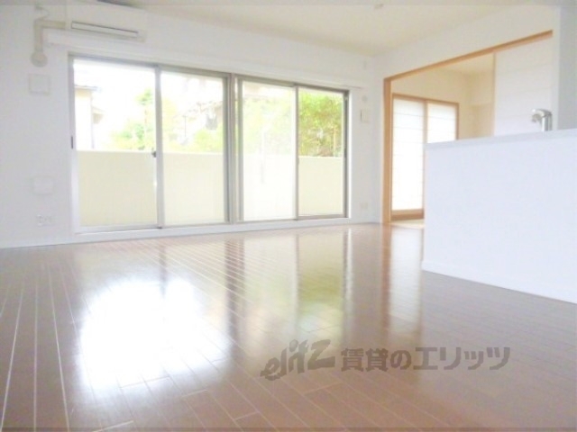 居室・リビング　綺麗な室内です。