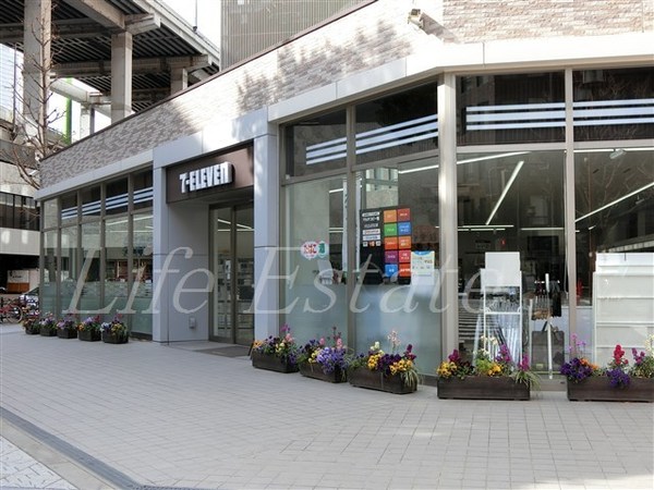 コンビニ　セブンイレブン 御堂筋本町店（コンビニ）まで115m