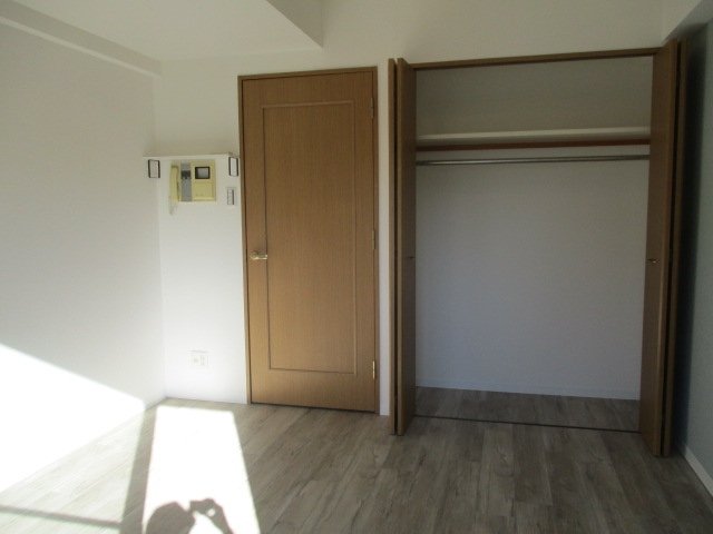 居室・リビング　明るい洋室です