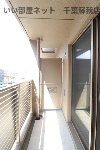 バルコニー　開放的で明るい空間を演出してくれるバルコニーです