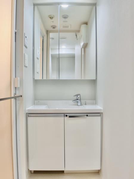 洗面設備　広い洗面スペース