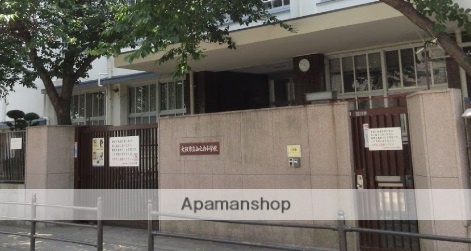 小学校　山之内小学校（小学校）まで615m