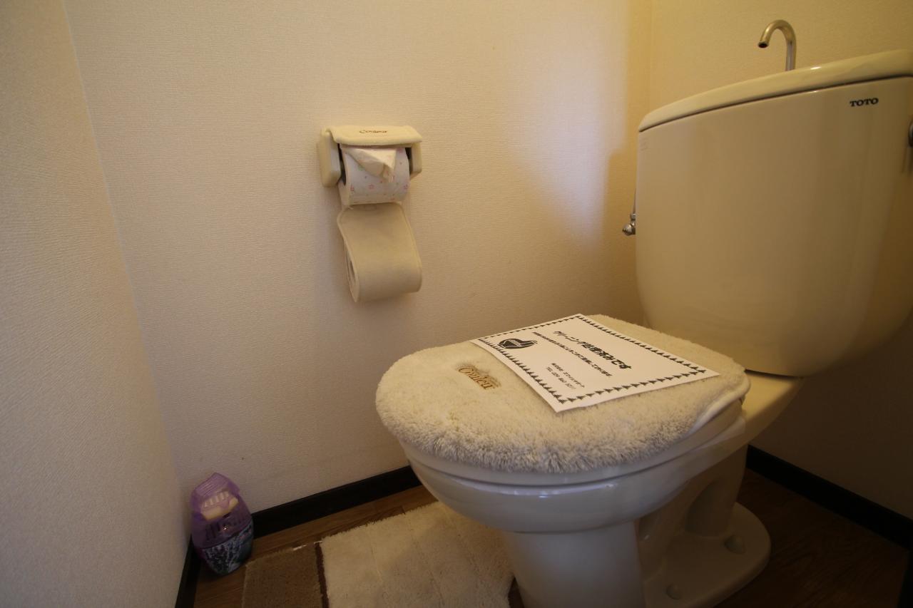 トイレ　お風呂の隣にトイレがあります♪