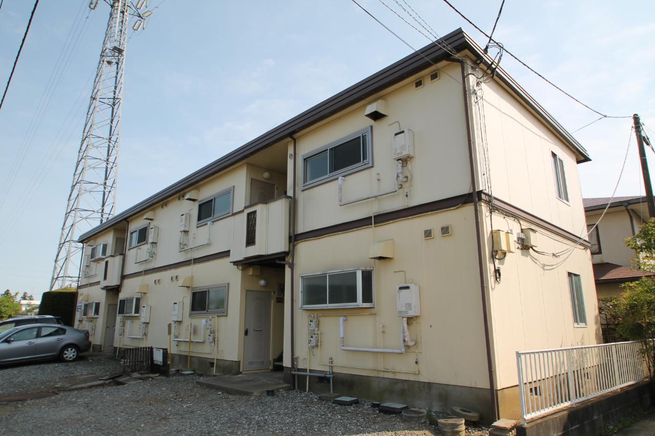 建物外観　駐車場は砂利です。