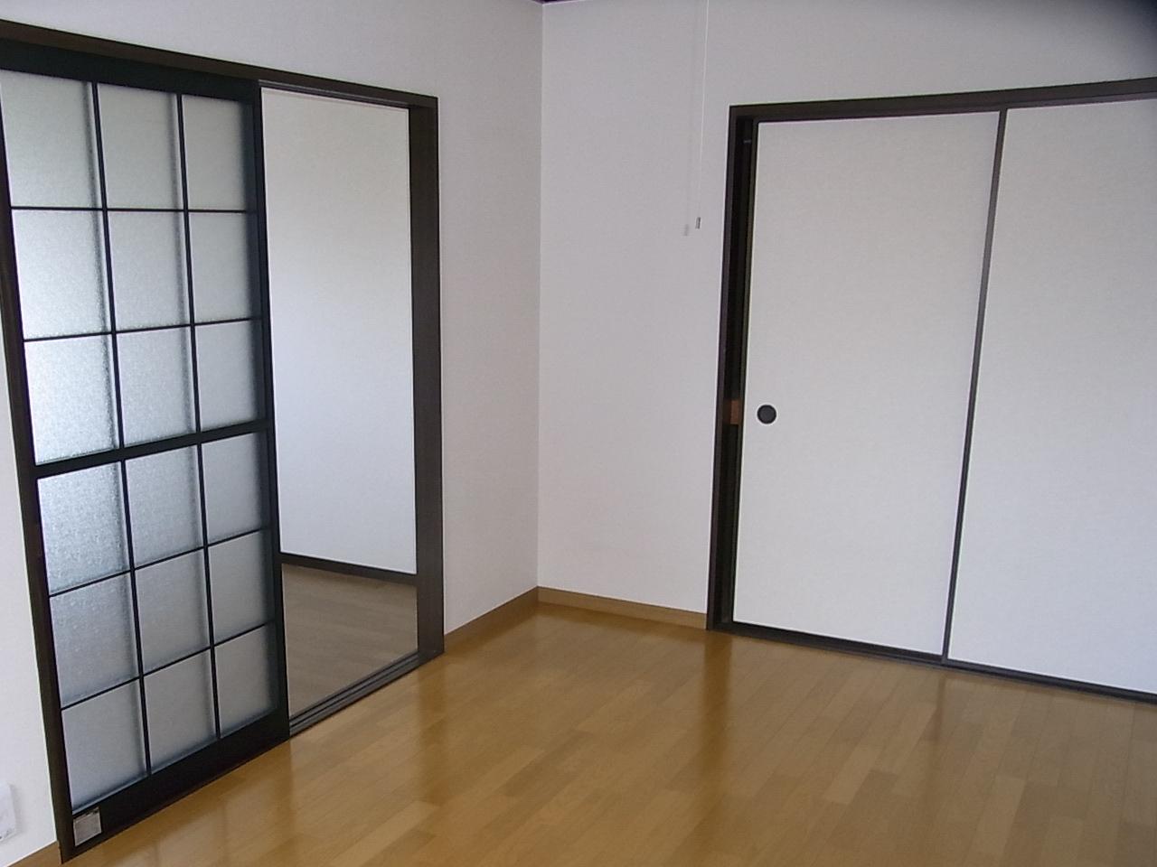 玄関　シースルーの仕切りがおしゃれですよね♪