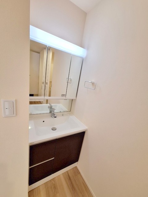 洗面設備　★３面鏡のシャンプードレッサー★