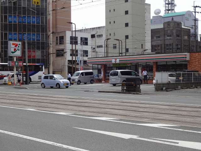 コンビニ　セブンイレブン（コンビニ）まで366m