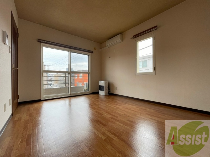 居室・リビング　広くてキレイなお部屋が広がっていて、充実した生活が送れそう。