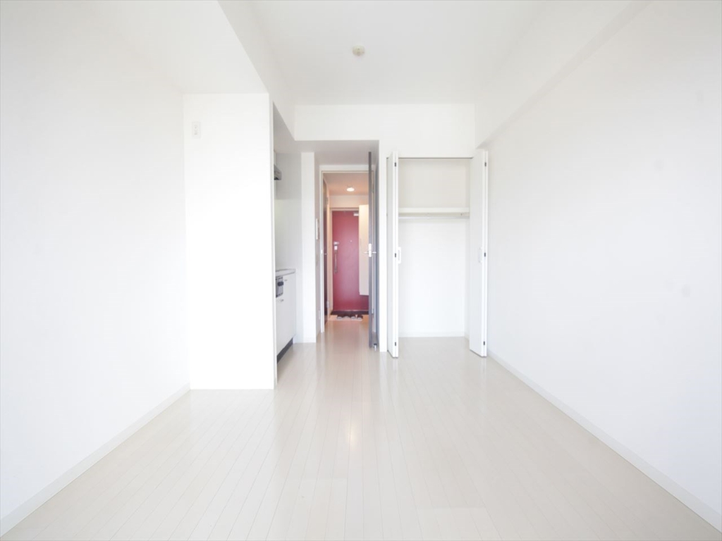 居室・リビング　洋室7.4帖　クローゼット付（収納充実してます）