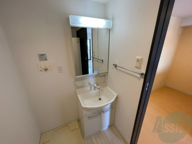 洗面設備　大きくて使いやすそうな独立洗面台になっています。