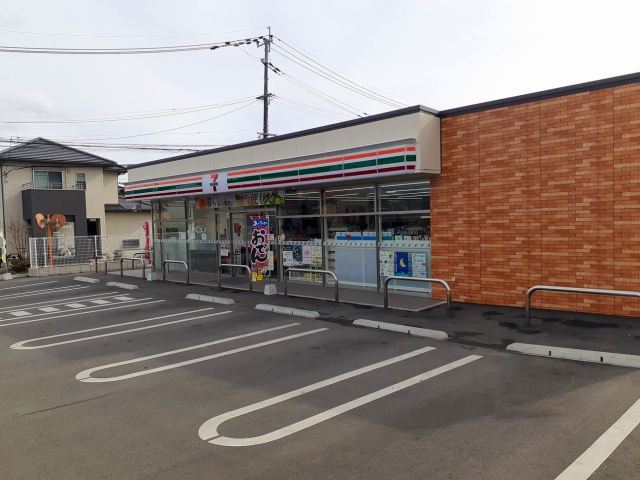 コンビニ　セブンイレブン市民センター前店（コンビニ）まで800m