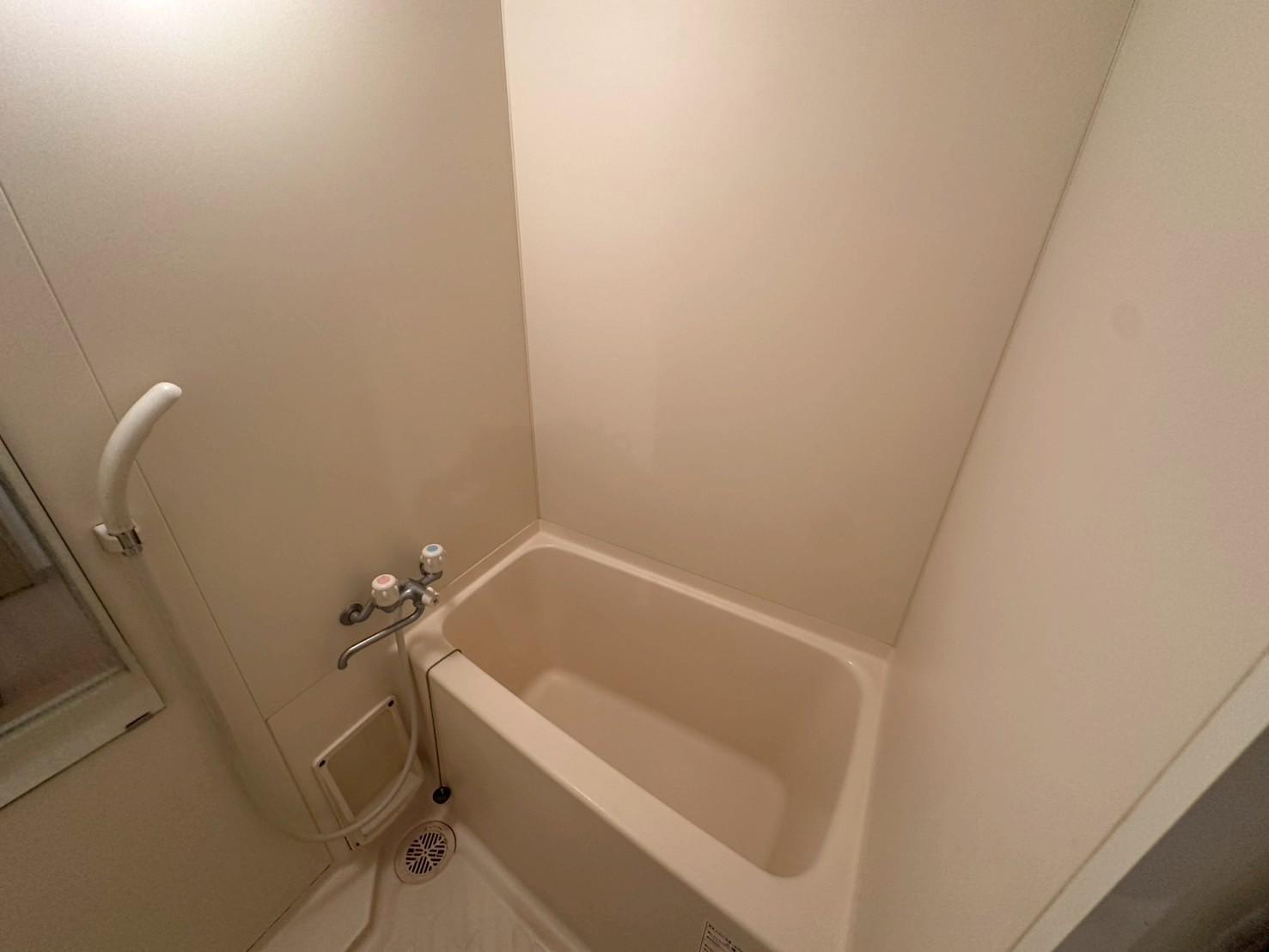 バス・シャワールーム　鏡付きのお風呂です(別室参考写真)