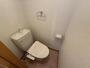 トイレ　温水洗浄便座付きのトイレです(別室参考写真)