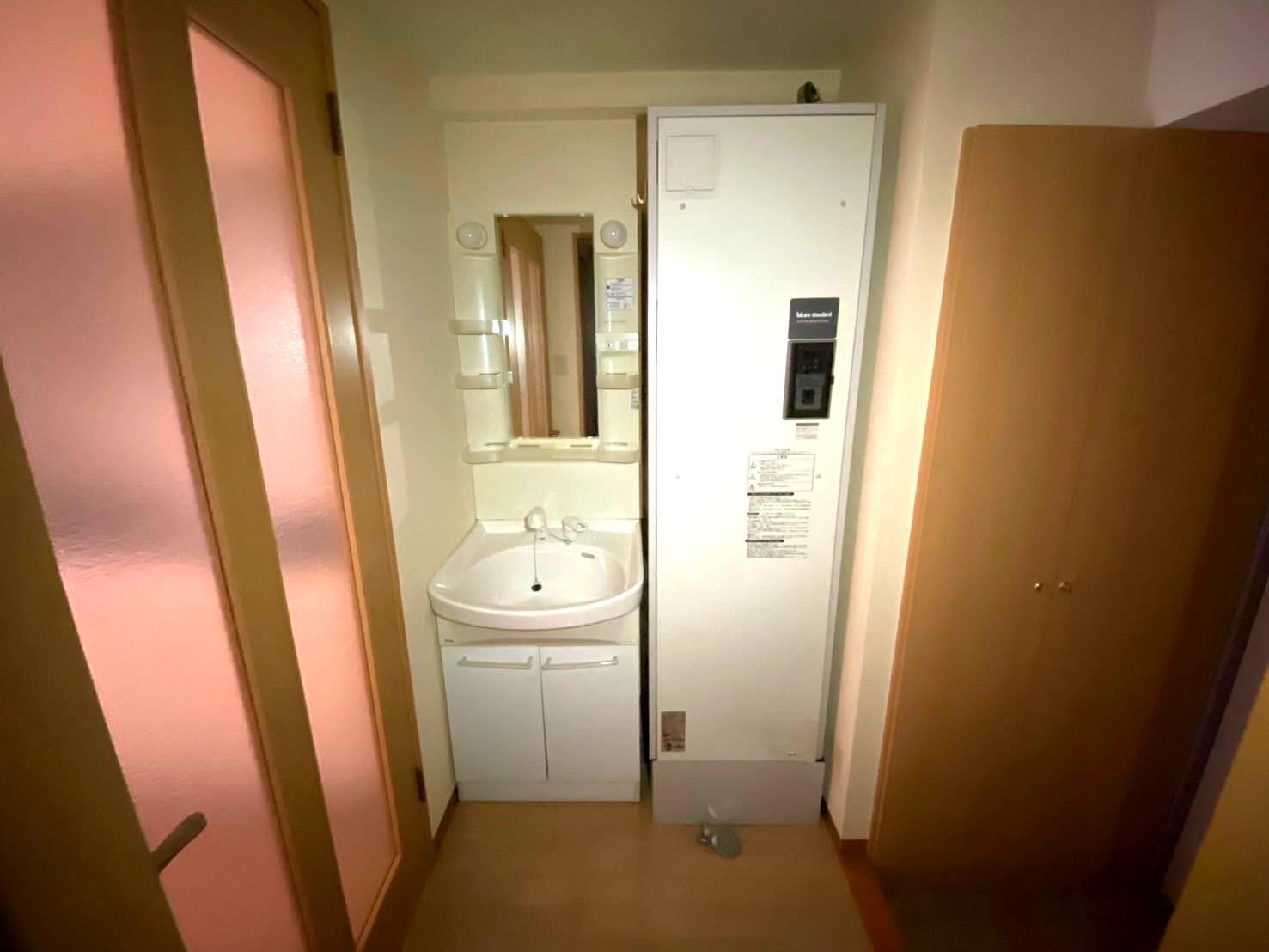 洗面設備　朝の準備も捗る独立洗面台つき(別室参考写真)