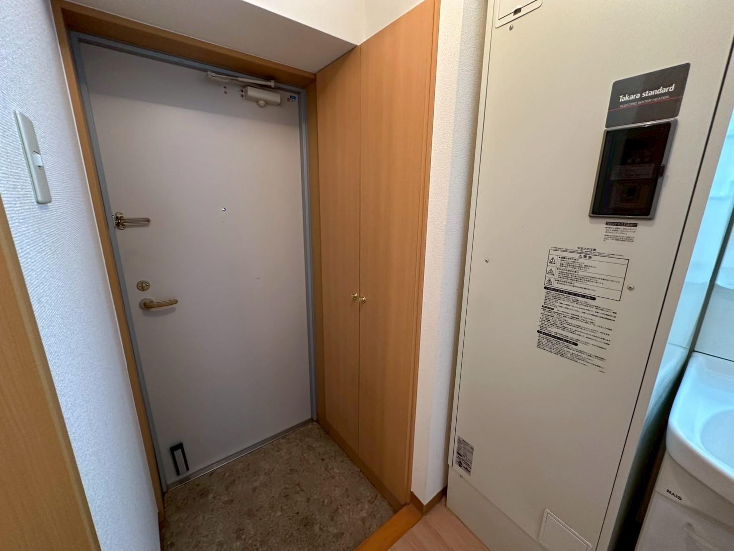 玄関　シューズボックス付きの玄関です(別室参考写真)