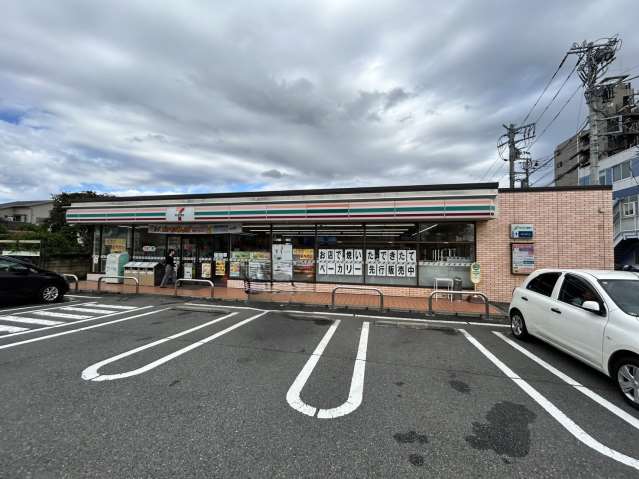 コンビニ　セブンイレブン（コンビニ）まで799m