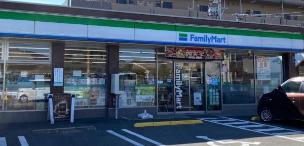 コンビニ　ファミリーマート宮崎権現通り店（コンビニ）まで318m