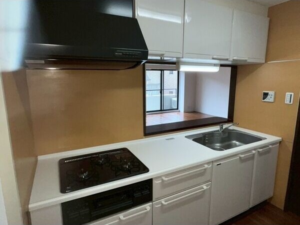 キッチン　※写真は同じマンションの違う部屋のものになります。