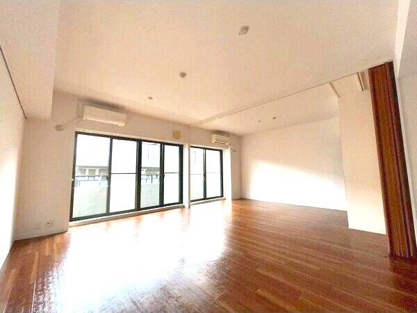 居室・リビング　※写真は同じマンションの違う部屋のものになります。