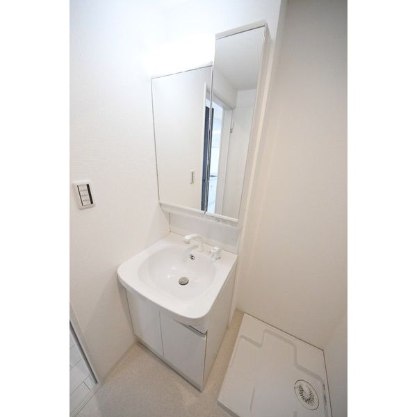 洗面設備　独立洗面化粧台付き