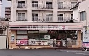 コンビニ　セブンイレブン 山口湯田温泉3丁目店（コンビニ）まで322m