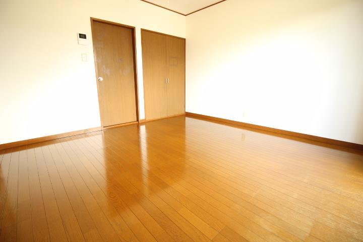 居室・リビング　別の部屋の写真となりますので、現況優先となります。