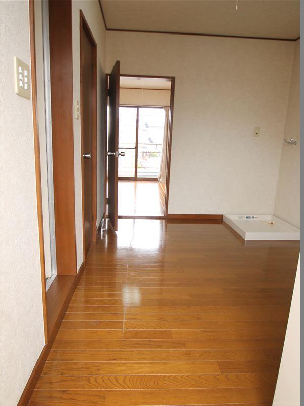 その他　別の部屋の写真となりますので、現況優先となります。