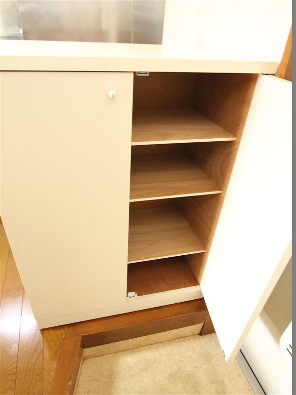 玄関　別の部屋の写真となりますので、現況優先となります。