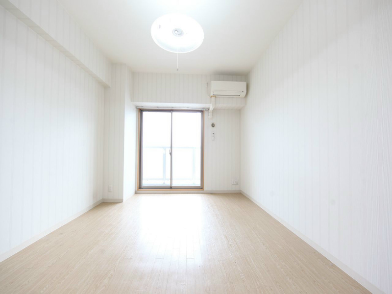 バルコニー　洋室9帖　クローゼット付（収納充実してます）