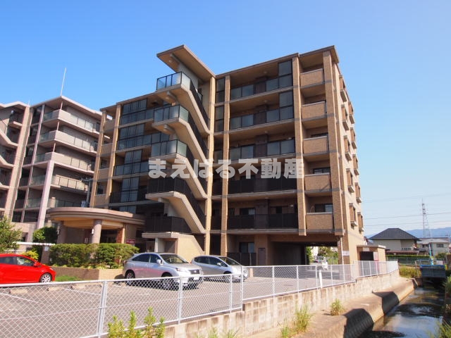 建物外観　買い物も便利です