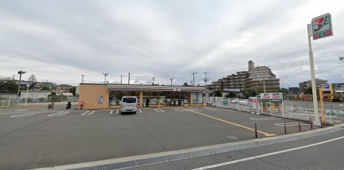コンビニ　セブン-イレブン 神戸学院大学東店（コンビニ）まで941m